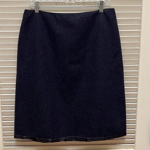 22. Old Navy Wool Blend Skirt in Navy Tweed, Size 10 - Picture 11 of 13